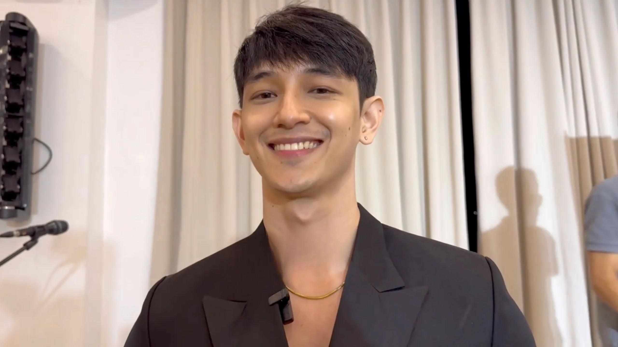 Jayden Fernandez addresses the viral private video controversy and apologizes during a TikTok Live.