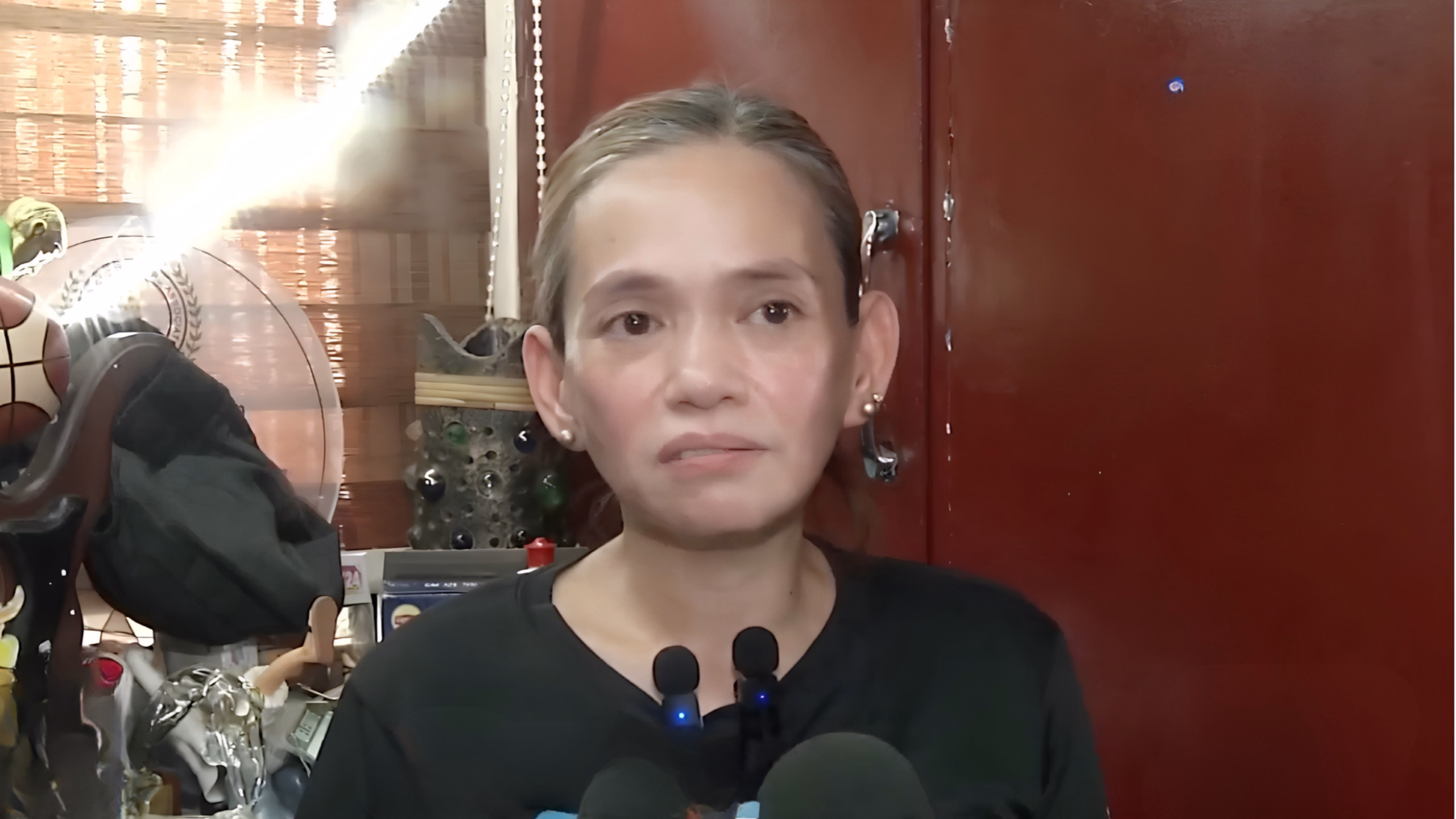 Angelica Yulo receives a wedding invitation from Zara Lopez and Simon Javier.